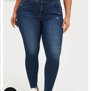 💸Almost half off- HP 🎉 NWT Bombshell Skinny Jeans